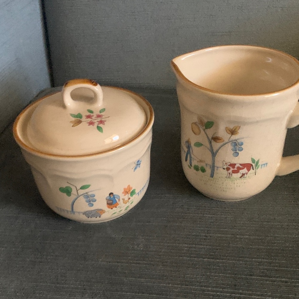 International Heartland Floral Stoneware Salt/Pepper & Sugar/Creamer Kitchen Set - Picture 5 of 10